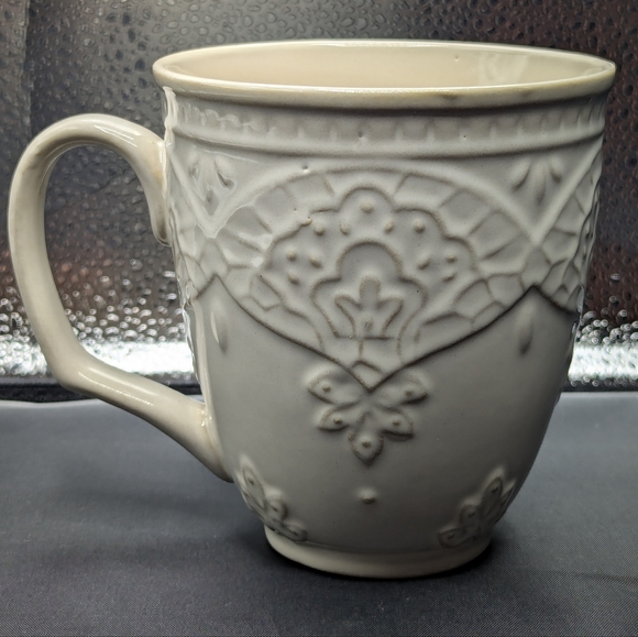 Pioneer Woman Farmhouse Lace 17 Oz. Mug Off White Country Chic - Picture 1 of 9